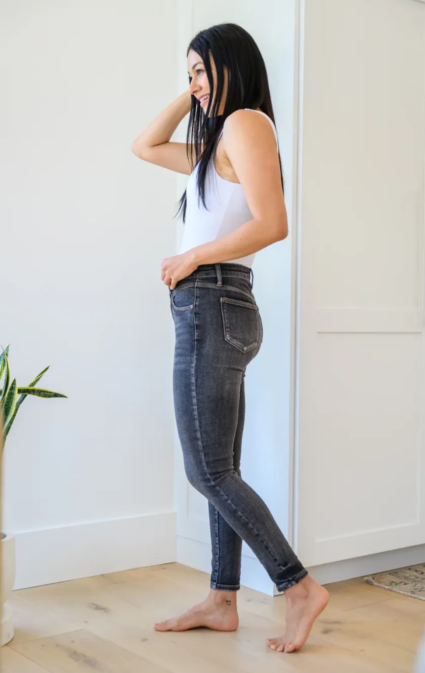 Judy Blue | Vintage Black Yoke High Rise Skinny Jean