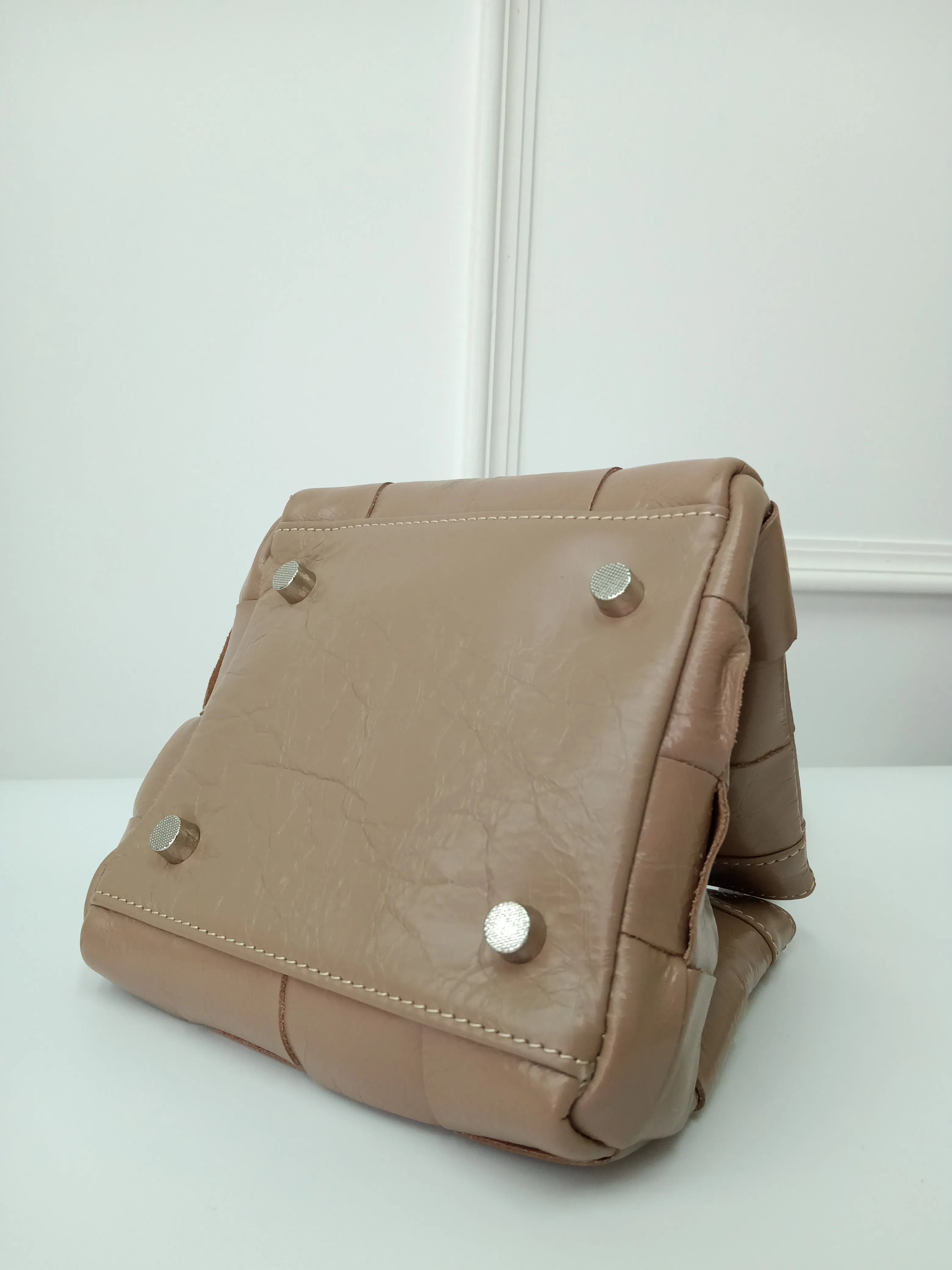 Latte Creamy Bucket Bag with Sling